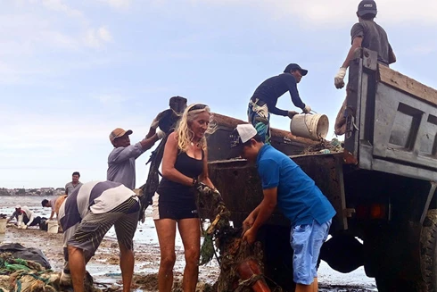 Du khách và nỗi sợ hãi về rác thải