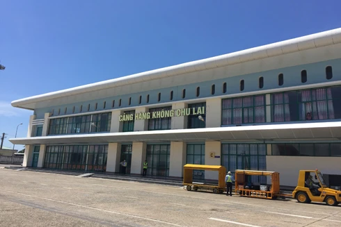 Sân bay ế ẩm, sao còn muốn xây mới?