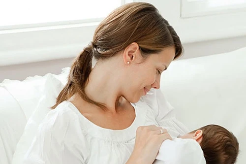 Trẻ sinh non bú mẹ, cải thiện kỹ năng tư duy 