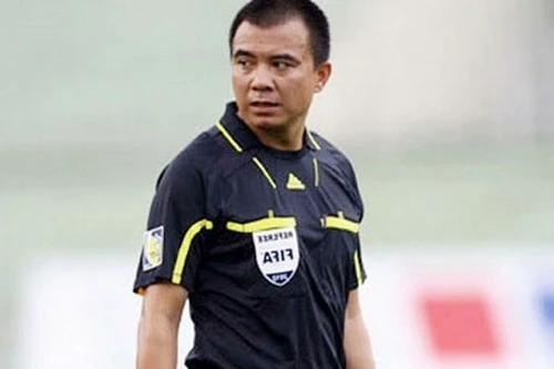 Trọng tài FIFA Phùng Đình Dũng bị "xử điểm"