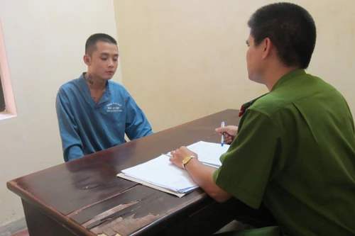 Nghịch tử ngáo đá, vác dao tông dọa giết mẹ đẻ