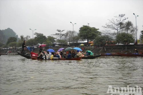 “Nhặt sạn” tại “đất phật” Hương Sơn