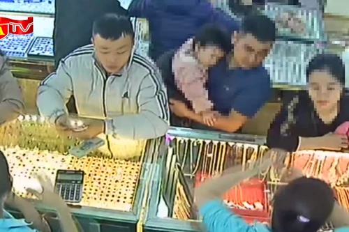 Nam thanh niên đột nhập nhà hàng xóm trộm cắp 1 cây vàng