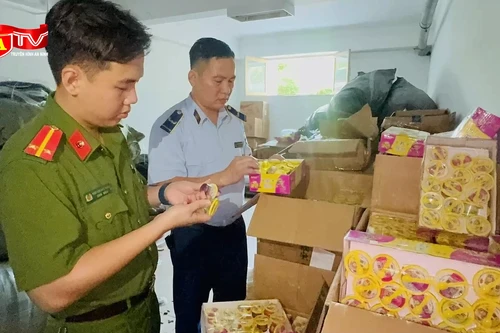 Phát hiện kho chứa hơn 6.000 bánh kẹo “không giấy tờ” phục vụ Trung thu