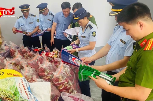 Phát hiện 1,4 tấn gạo nội "khoác áo" hàng ngoại