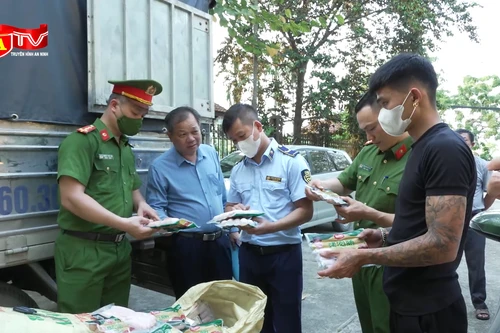 Chiêu thức tinh vi "tuồn" thực phẩm "bẩn" vào Thủ đô