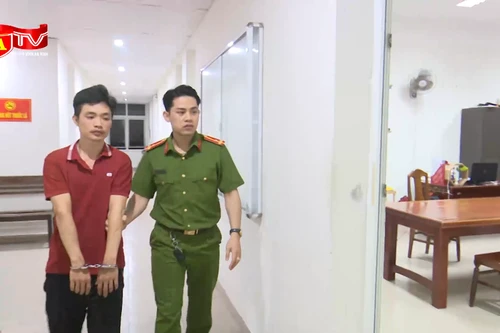 Sơ hở để lộ điện thoại ở túi quần, người phụ nữ bị cướp giật giữa phố