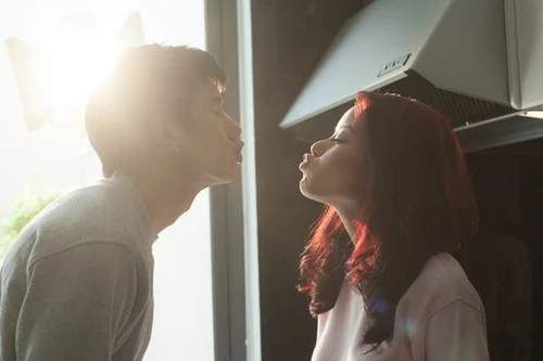 Huỳnh Như Ý tình cảm cùng ngôi sao Thái Lan trong MV đầu tay