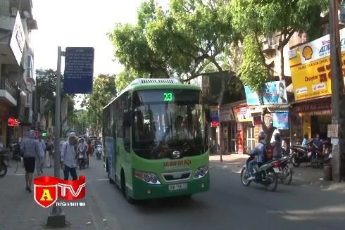 Hà Nội mở nhiều tuyến xe buýt mới, lượng hành khách tăng cao