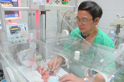 Thai phụ ung thư phổi di căn "nhịn đau" không điều trị để giữ con