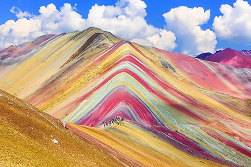 [ẢNH] Chiêm ngưỡng ngọn núi "Cầu vồng" có màu sắc sặc sỡ ở Peru