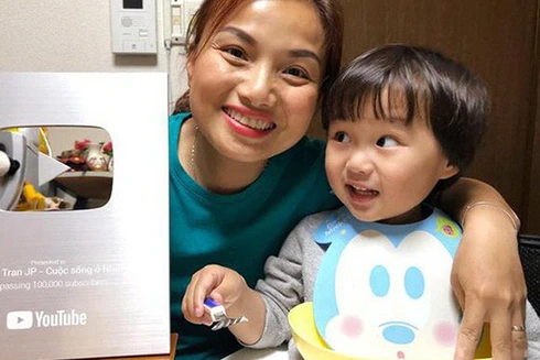 [ẢNH] Bé Sa và những nhóc tỳ "nổi đình nổi đám" trên mạng xã hội