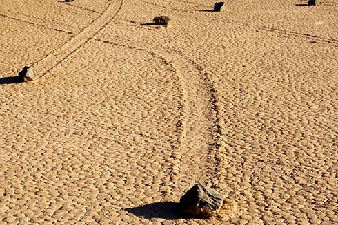 [ẢNH] Giải mã bí ẩn về những hòn đá "biết đi" tại thung lũng Chết