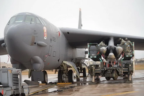 [ẢNH] Nga "lạnh gáy" khi Mỹ trang bị siêu tên lửa hành trình hạt nhân cho pháo đài bay B-52