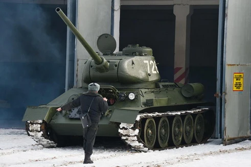 [ẢNH] Thực hư việc Nga tập trung sản xuất 400 xe tăng T-34-85 thay vì T-14 Armata