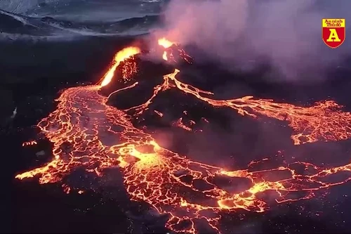 Ngọn núi lửa lớn nhất thế giới đã phun trào sau 4 thập kỷ "ngủ im"