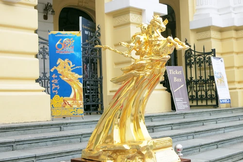 Rước tượng vàng Thánh Gióng từ đền Sóc về Hà Nội