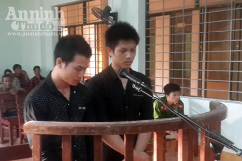 Giở trò cướp giật, bắt nạn nhân quan hệ tình dục mới trả lại điện thoại