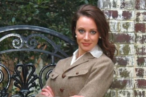 Máy tính của người tình cựu giám đốc CIA đầy tài liệu mật