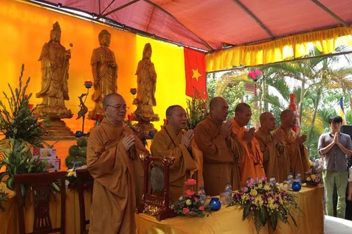 Về ngã ba sông Hồng, xem nghi thức xin Thần nước