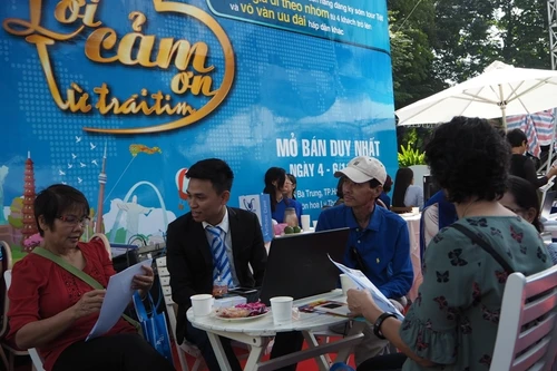 Khách hàng nô nức mua tour giảm giá 40%