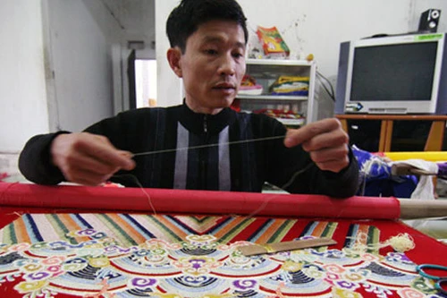 Nghệ nhân sinh ra trong gia đình 5 đời làm nghề thêu