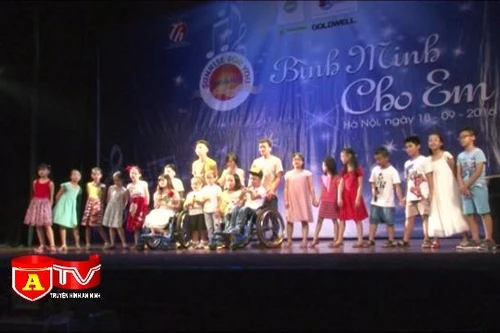 Trao yêu thương cho người khuyết tật