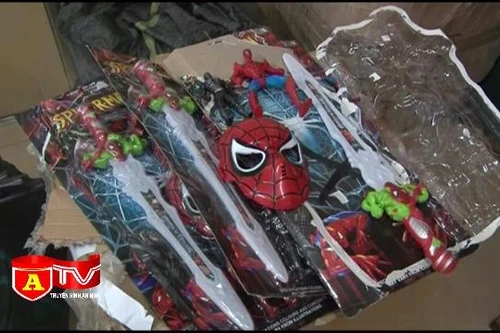 Thu giữ hàng nghìn đồ chơi trẻ em bạo lực