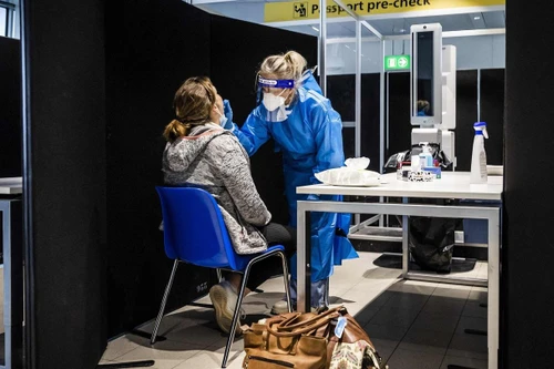 Thế giới chủ động ứng phó trước sự lan rộng của biến thể Omicron