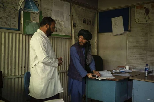 Nghịch lý ở các cơ sở y tế Afghanistan khi Taliban tiếp quản 