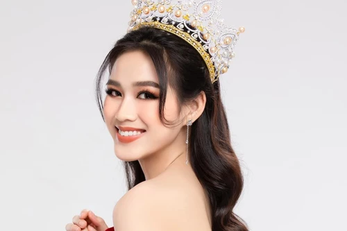 Hoa hậu Đỗ Thị Hà thừa nhận gặp nhiều áp lực sau khi đăng quang 