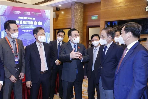 Diễn đàn Kinh tế Việt Nam 2021: Quyết sách kịp thời để không “lỡ nhịp” 