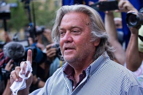 Vì sao cựu cố vấn của cựu Tổng thống Donald Trump bị khởi tố? 