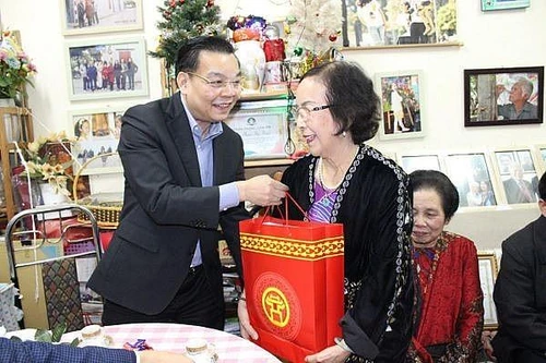 Dành hơn 435 tỷ đồng tặng quà Tết cho người có công 