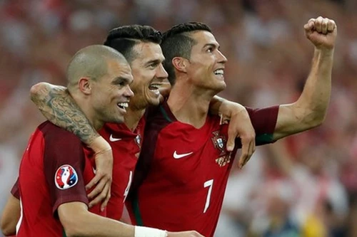 Ronaldo vô duyên, Bồ Đào Nha vẫn giành vé vào bán kết