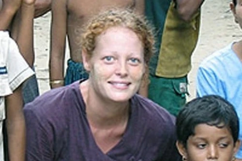 Nữ y tá Mỹ “hành động pháp lý” sau khi bị giam cầm vì…Ebola