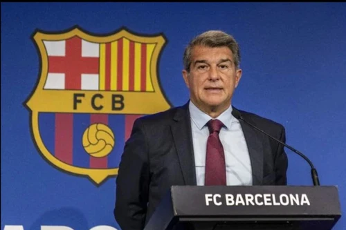 Barcelona: "Chết đuối vớ được cọc tre"