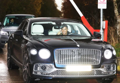 Ronaldo sắp phải 'vứt xó' bộ sưu tập siêu xe vì HLV Rangnick