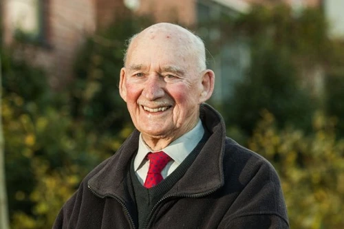 Cảm thấy sẽ chết vì buồn chán, người lính già đăng tin tìm việc