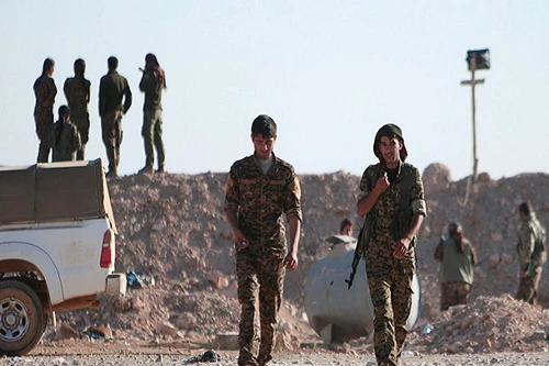 Lực lượng dân chủ Syria tiến sát nách thủ phủ của IS