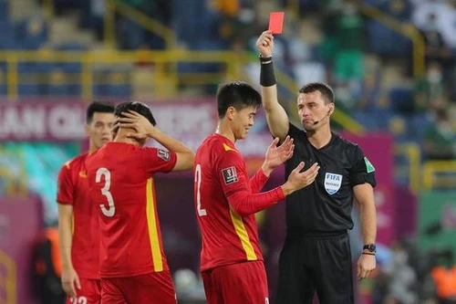 Trọng tài từng đuổi Duy Mạnh bắt chính trận Nhật Bản - Việt Nam