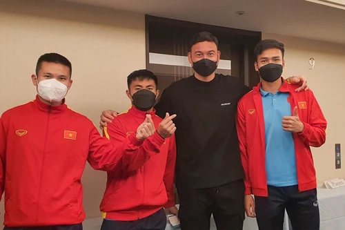 Thủ môn Đặng Văn Lâm phấn chấn hội quân tuyển Việt Nam tại Tokyo