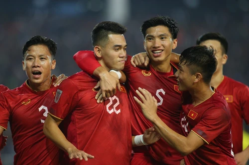 ĐT Việt Nam thắng đậm Malaysia trong trận đấu có 2 thẻ đỏ