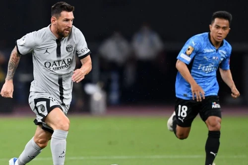 'Messi Thái' vô hại khi chạm trán Messi 