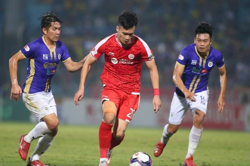 Đánh bại Viettel, Hà Nội FC chạm một tay vào chức vô địch