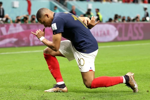Mbappe ghi bàn và kiến tạo, ĐKVĐ Pháp ngược dòng thắng Úc tưng bừng