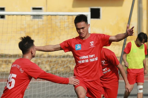 8 đội bóng mạnh nhất giải lộ diện