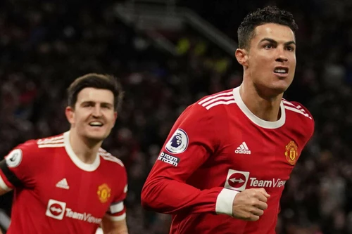 Lập hattrick siêu đẳng, Ronaldo đi vào lịch sử bóng đá