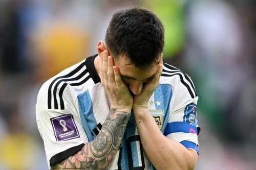 Messi đi vào lịch sử World Cup trong ngày thua bẽ bàng