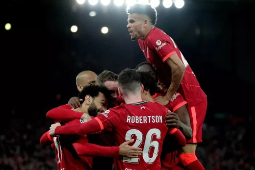 Liverpool đặt một chân vào chung kết Champions League